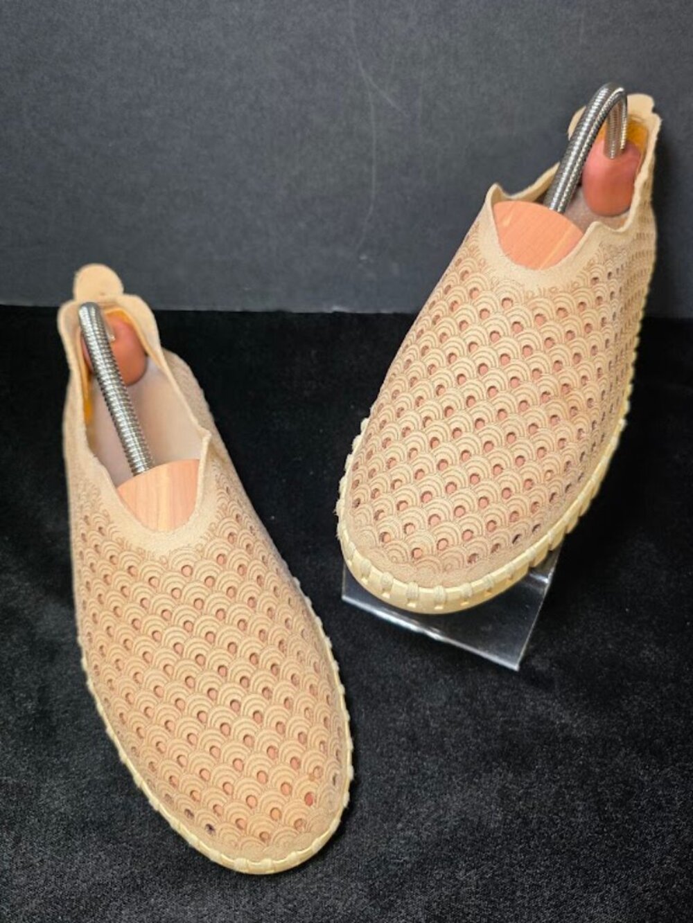 Ilse Jacobsen Tulip 3373 Perforated Platform 37 (US-6.5)
